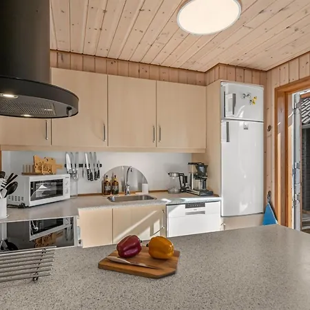 Engeline - 300m To The Fjord By Interhome