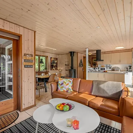 Engeline - 300m To The Fjord By Interhome
