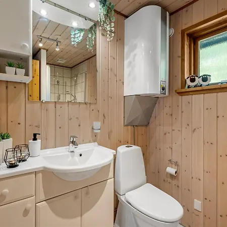Engeline - 300m To The Fjord By Interhome