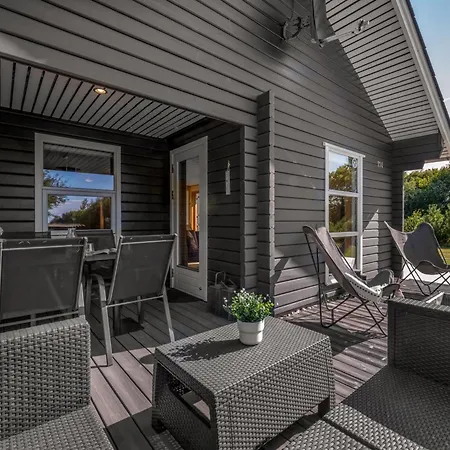 Engeline - 300m To The Fjord By Interhome